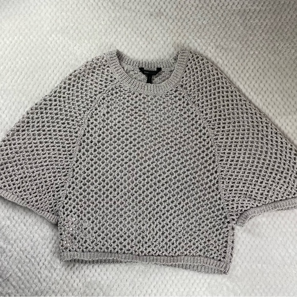 š5/$25 BCBG Maxazria Net Open Crocheted Pearl Gray Cropped Top Sweater Size S - Picture 5 of 14